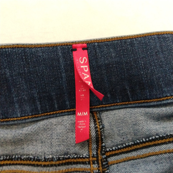 Spanx Distressed Ankle Skinny Jeans Size M Drop Raw Hem Slimming Stretch - Picture 5 of 7